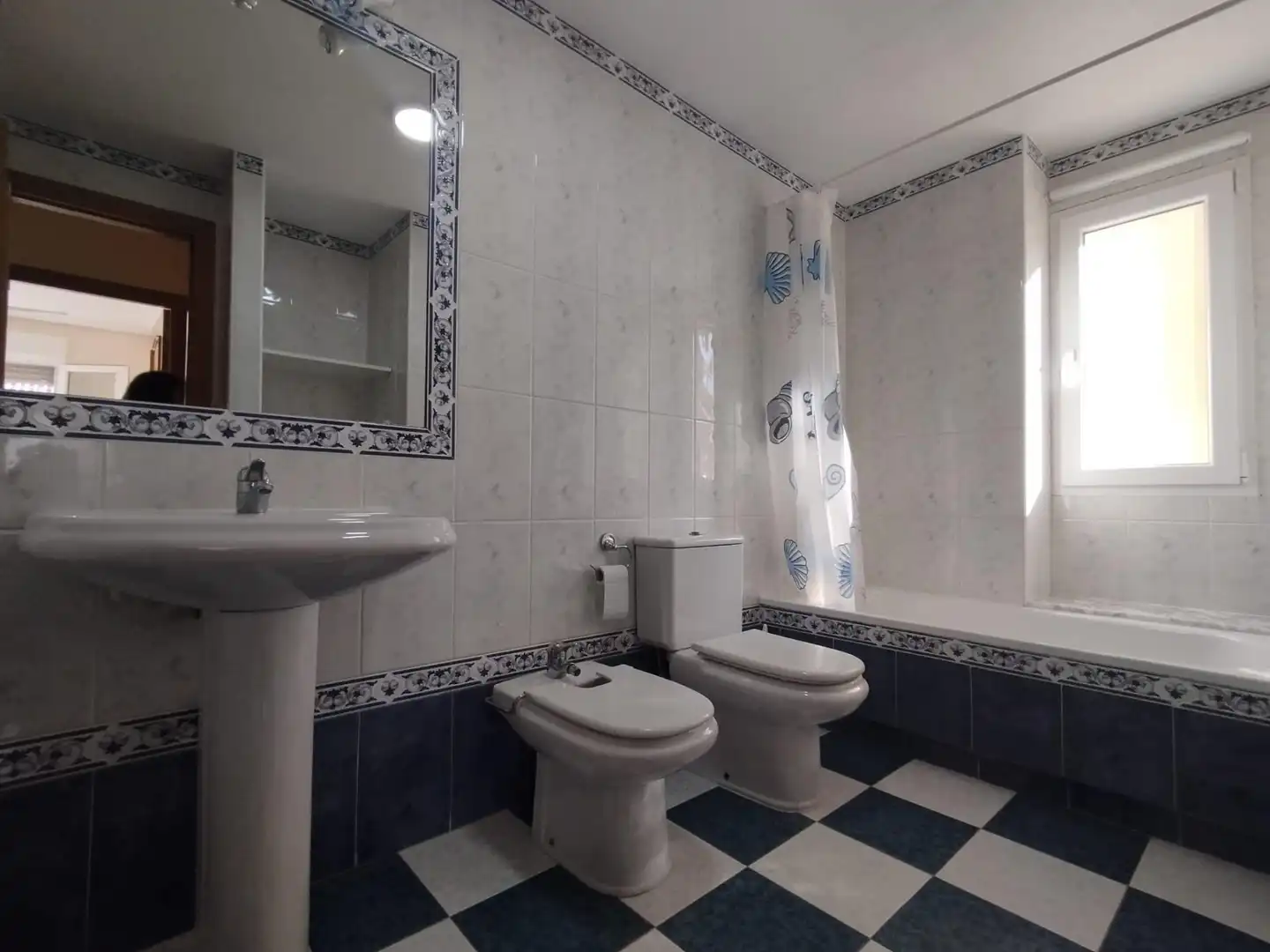 Baño de Casa adosada en venta en Guardamar del Segura con Aire acondicionado, Calefacción y Amueblado