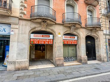 Locale commerciale in affitto a Tallers 68BIS