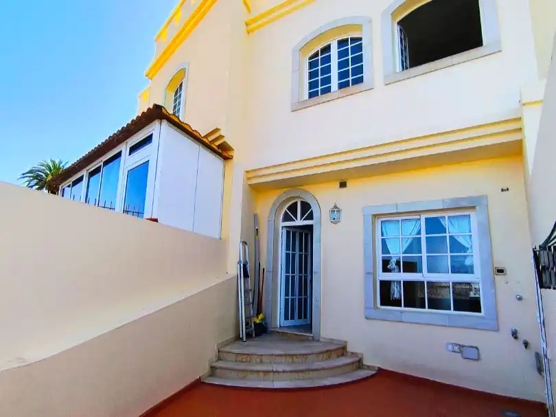 Duplex to rent in Calle Farmacéutico enrique arroyo 47