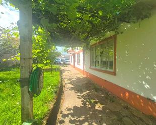 Vista exterior de Casa adosada en venda en Narón amb Jardí privat, Traster i Moblat