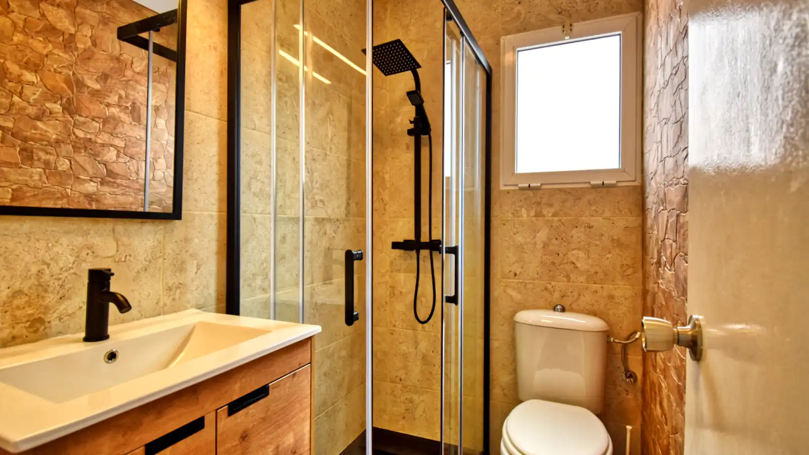 Badezimmer von Haus oder Chalet zum Verkauf in Gandia mit Klimaanlage, Heizung und Privatgarten