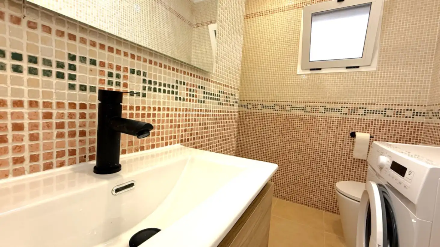 Bany de Pis en venda en Torrevieja amb Aire condicionat, Terrassa i Moblat