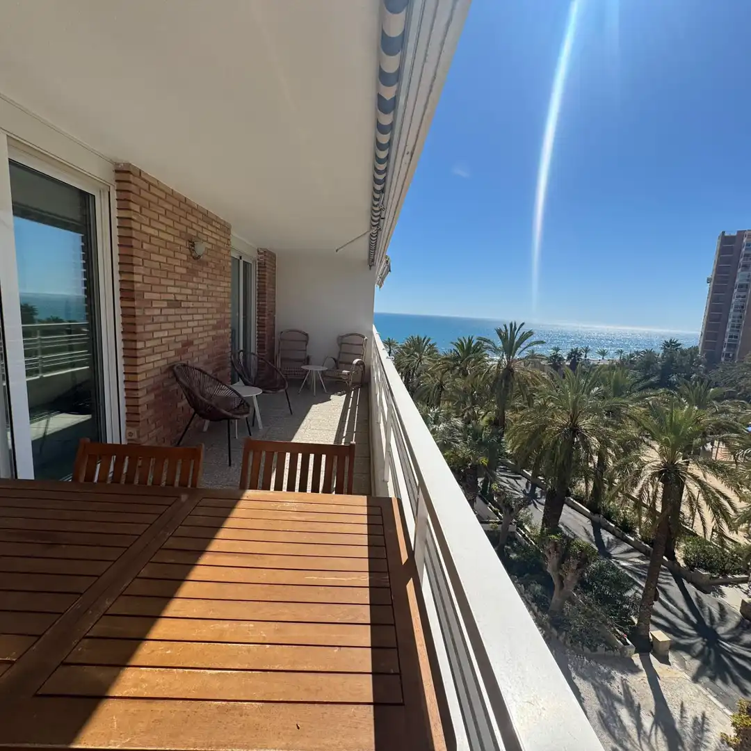 Vista exterior de Apartamento de alquiler en El Campello con Terraza, Amueblado y Horno