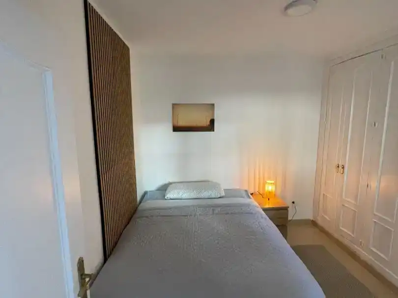 Habitación de Piso de alquiler en Benalmádena con Aire acondicionado, Piscina y Amueblado