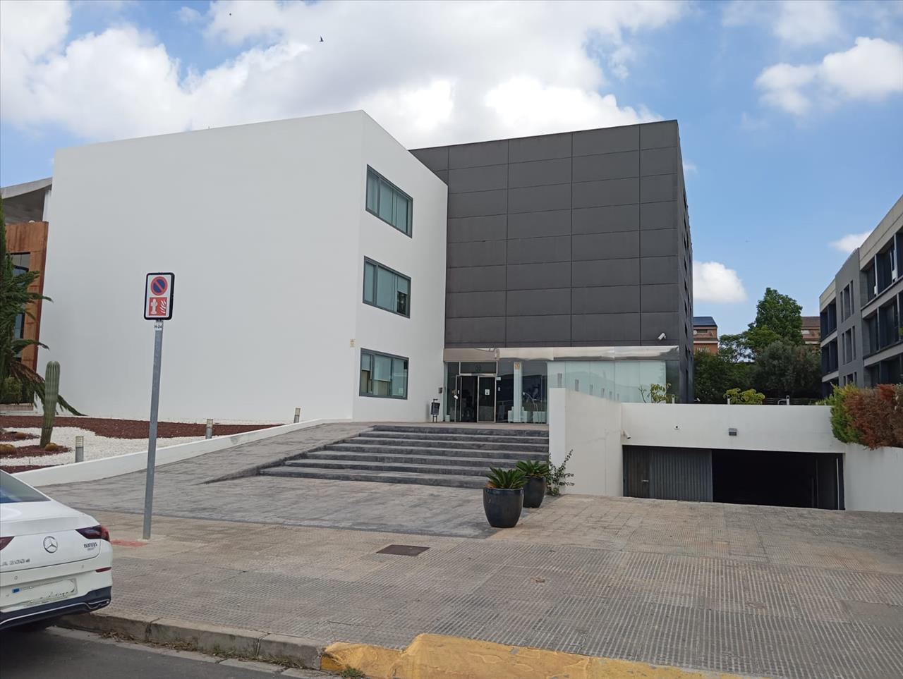 Vista exterior de Garatge en venda en Paterna