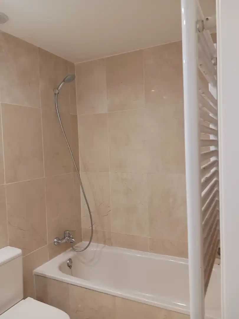 Badezimmer von Wohnung zum Verkauf in Collado Villalba mit Heizung und Ofen