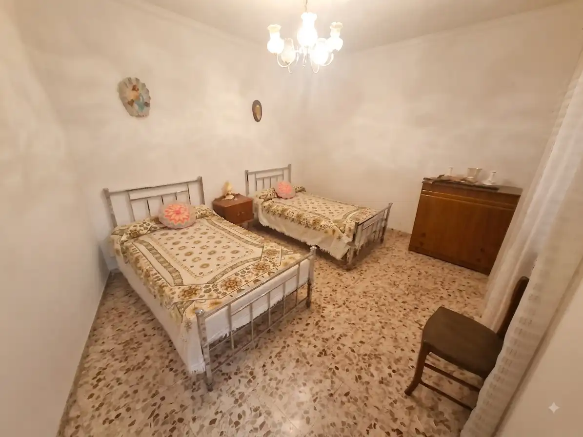 Habitación de Casa adosada en venta en Carrión de Calatrava con Calefacción, Terraza y Trastero
