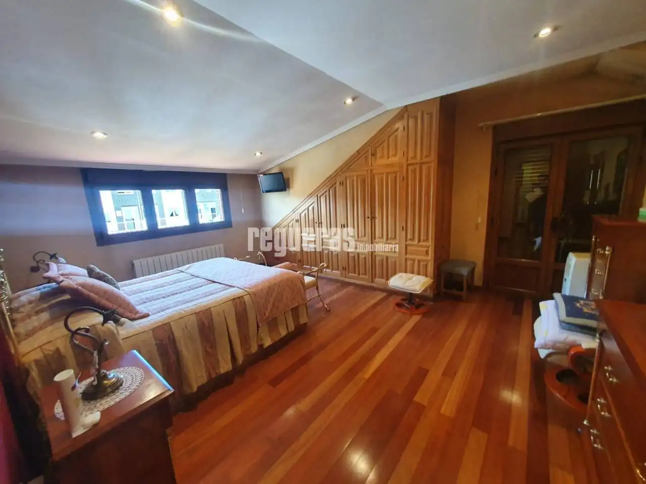Habitación de Casa o chalet en venta en Avilés con Calefacción, Parquet y Terraza