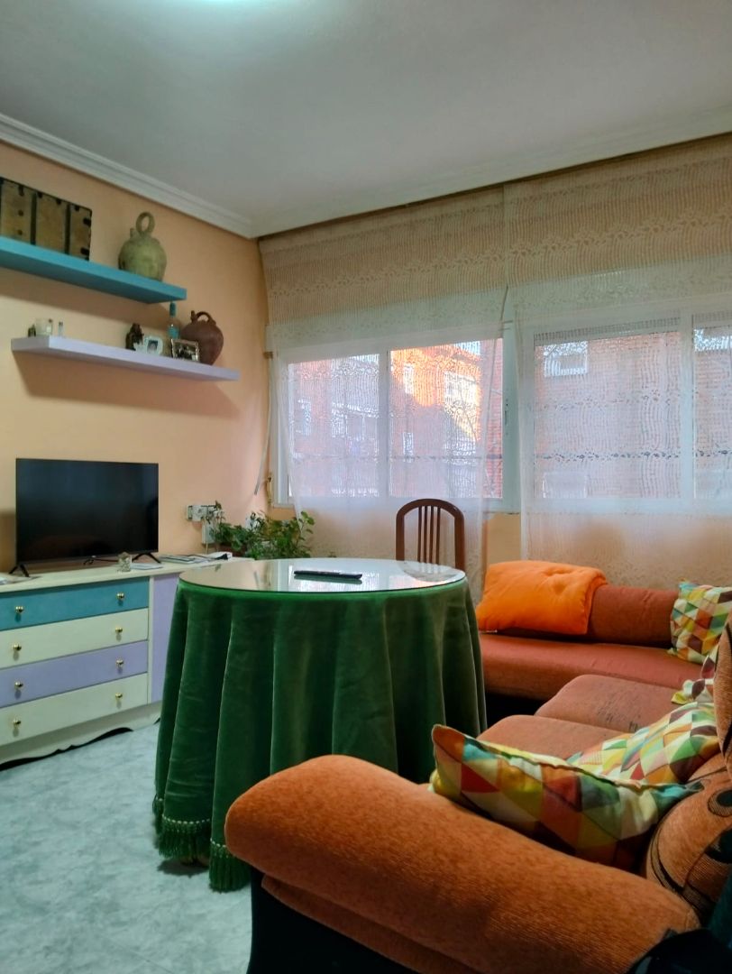 Bedroom of Flat for sale in Salamanca Capital  with Heating and Furnished