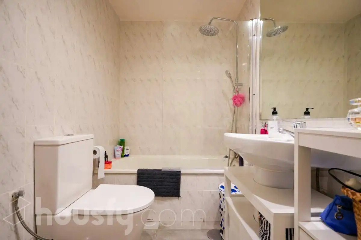 Bathroom of Flat for rent in Madrid  with Air Conditioner, Heating and Furnished