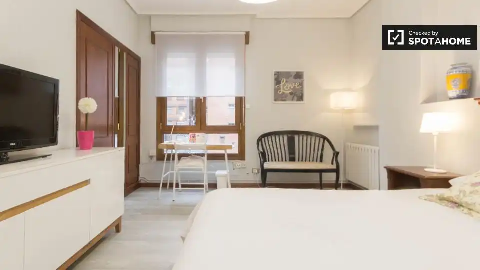 Schlafzimmer von Wohnung zur untervermieten in Bilbao  mit Klimaanlage, Heizung und Möbliert