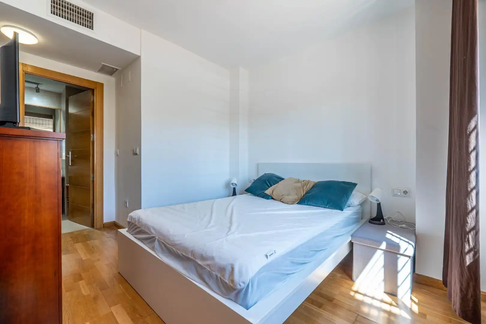 Bedroom of Flat for sale in Granada  with Air Conditioner, Heating and Private garden
