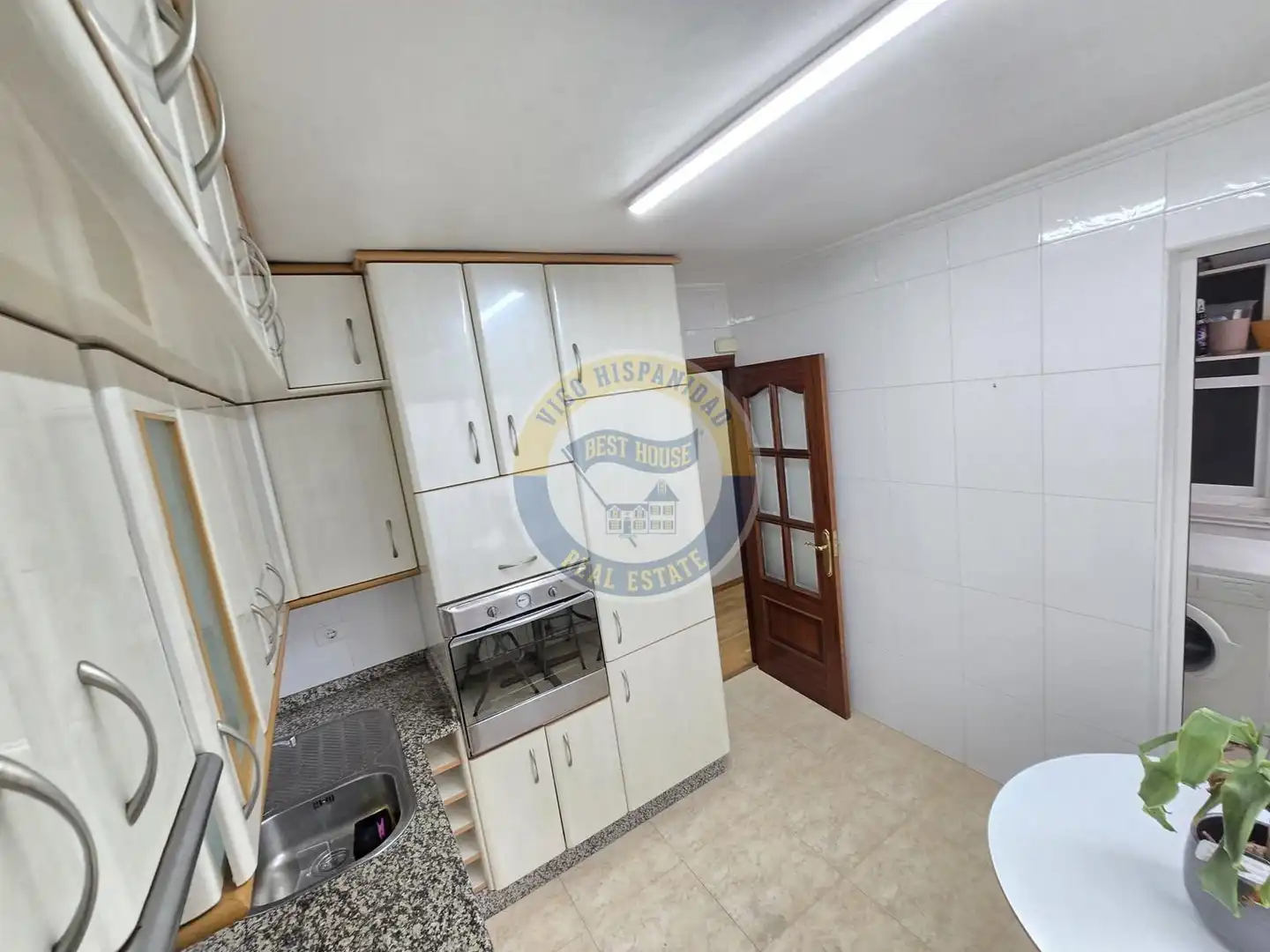 Cocina de Piso de alquiler en Vigo  con Calefacción