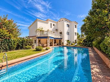 Xalet amb piscina en venda a Montmar