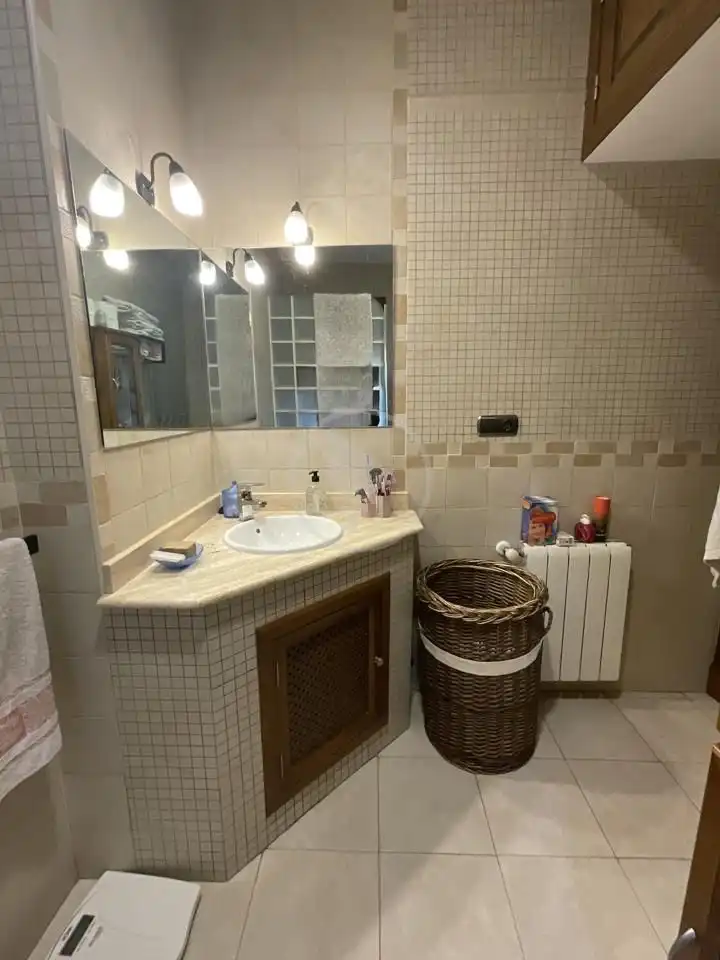 Bany de Casa o xalet en venda en Linares amb Aire condicionat