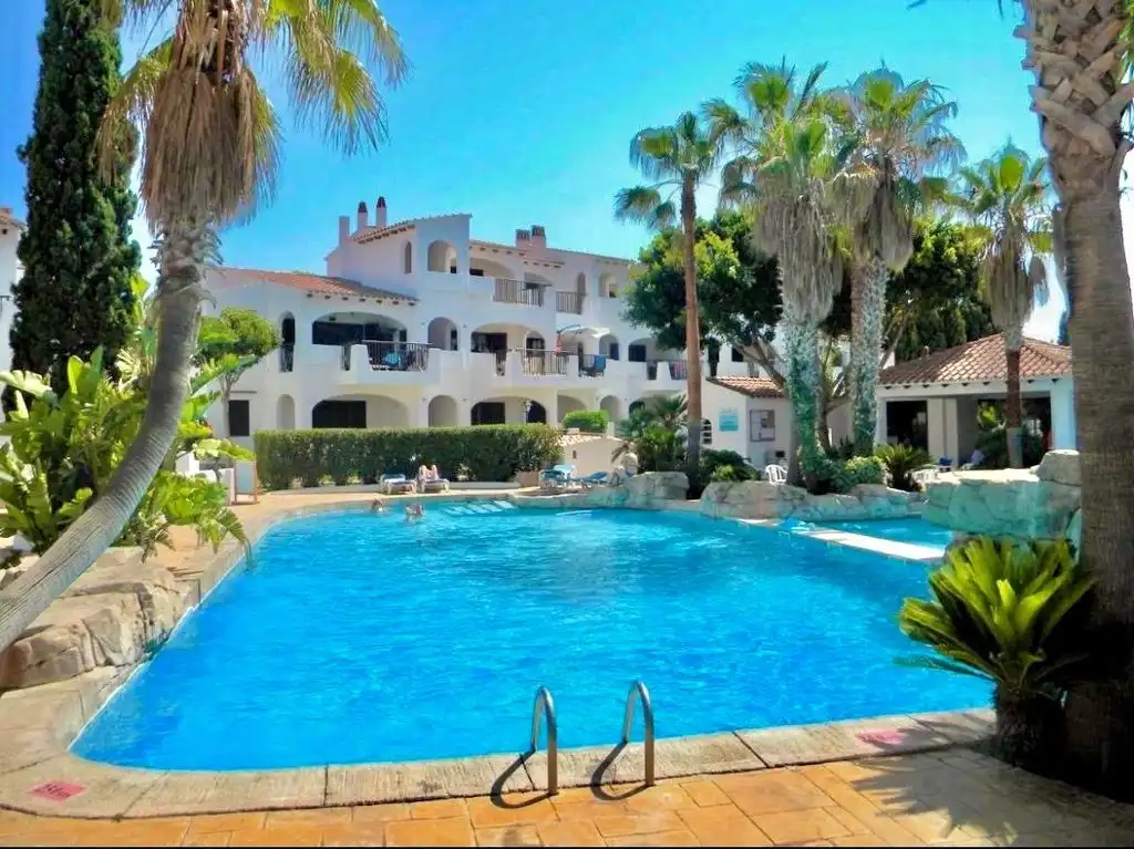Piscina de Apartament en venda en Alaior amb Aire condicionat, Calefacció i Terrassa