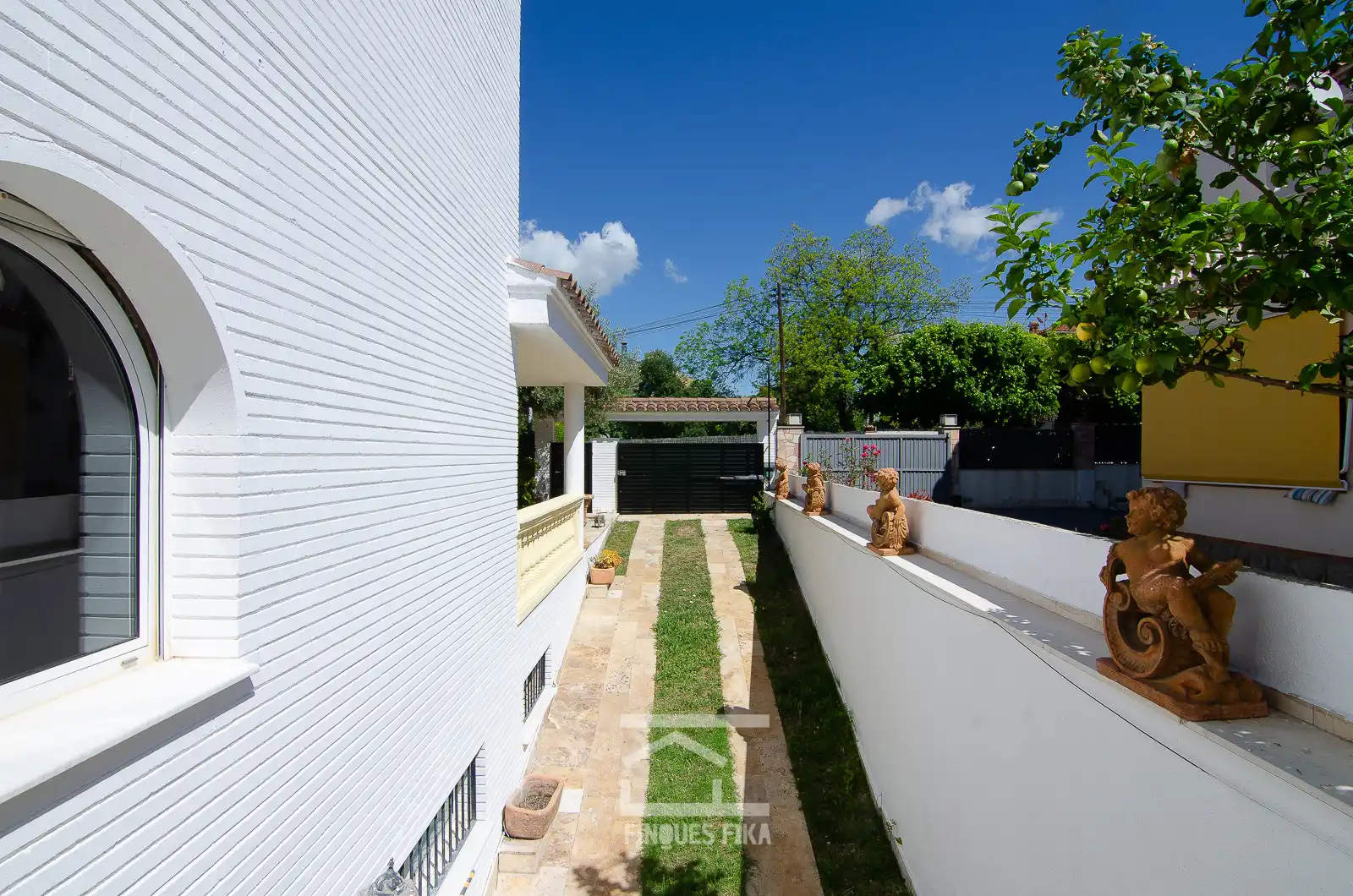 Vista exterior de Casa o chalet en venta en El Masnou con Calefacción, Jardín privado y Parquet