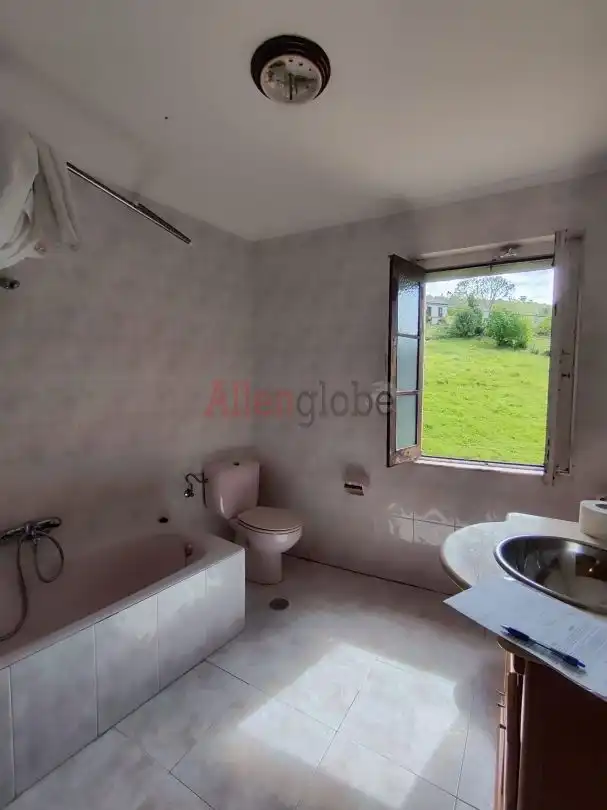 Bany de Casa o xalet en venda en Oviedo 
