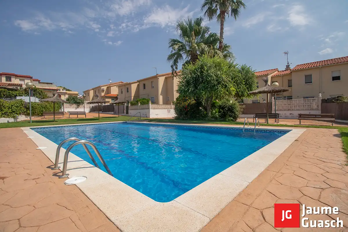 Piscina de Casa adosada en venta en Creixell con Aire acondicionado, Calefacción y Jardín privado