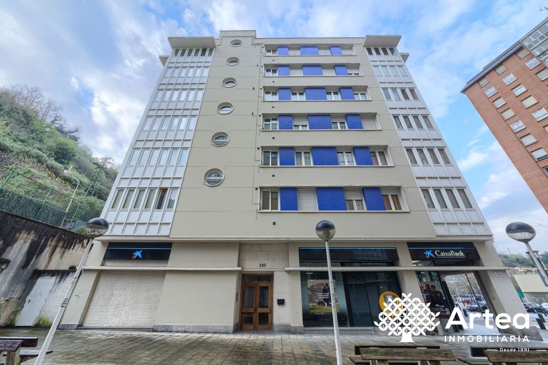 Exterior view of Flat for sale in Bilbao   with Heating, Storage room and Furnished