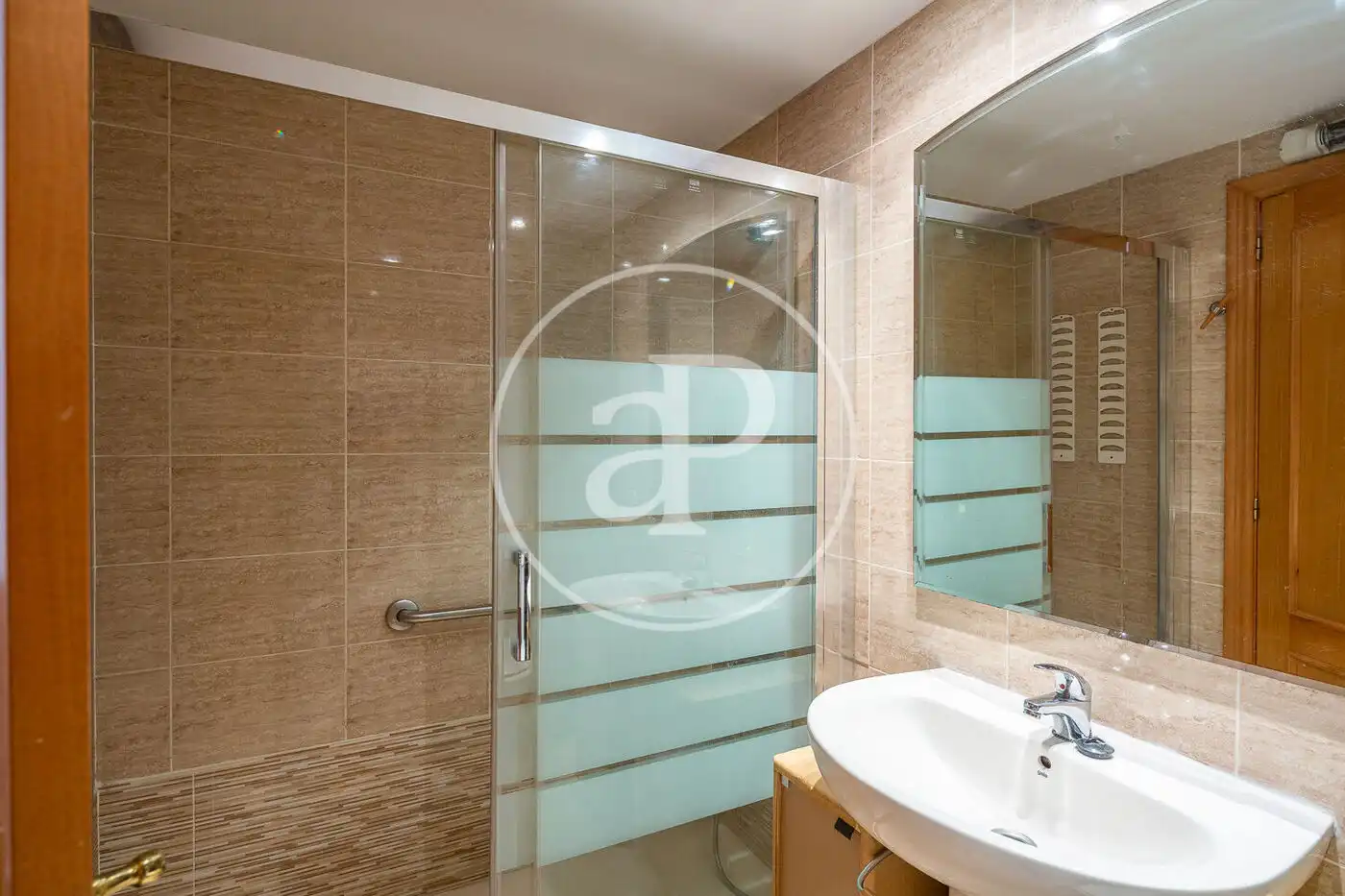 Baño de Piso de alquiler en Valencia con Aire acondicionado, Calefacción y Amueblado