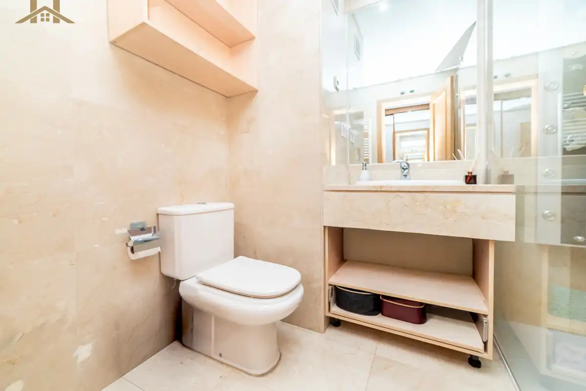 Bathroom of Flat for sale in Navalcarnero  with Air Conditioner, Heating and Parquet flooring