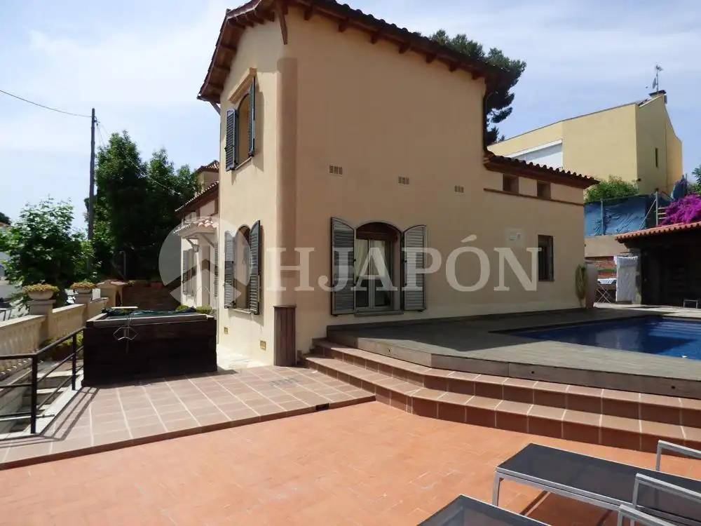 Vista exterior de Casa o xalet en venda en Teià amb Calefacció, Jardí privat i Terrassa