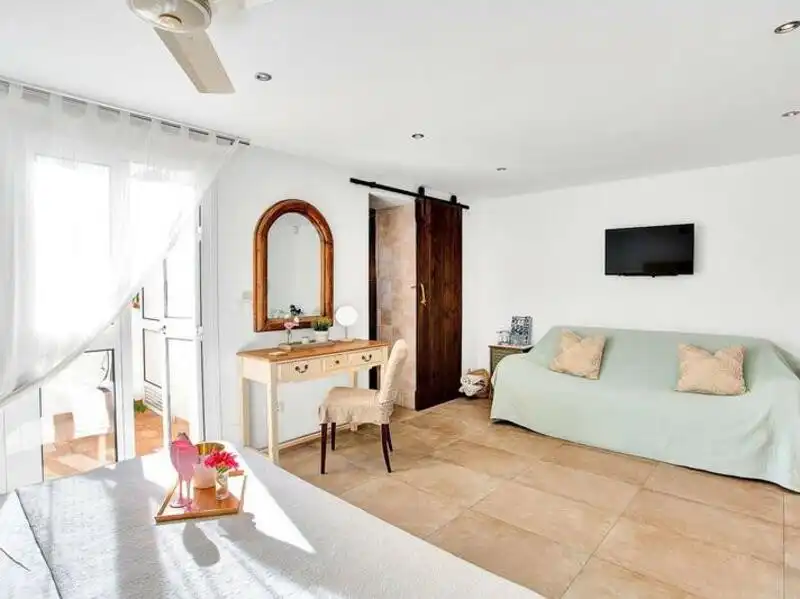 Dormitori de Casa o xalet de lloguer en Marbella amb Aire condicionat, Jardí privat i Terrassa