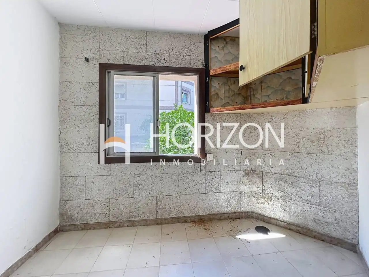 Habitación de Edificio en venta en L'Hospitalet de Llobregat