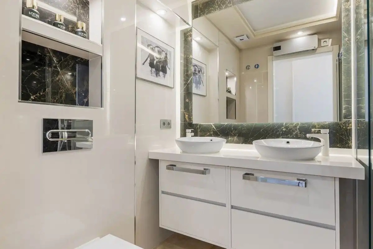 Apartamento con terraza en venta en Selwo, imagen 17