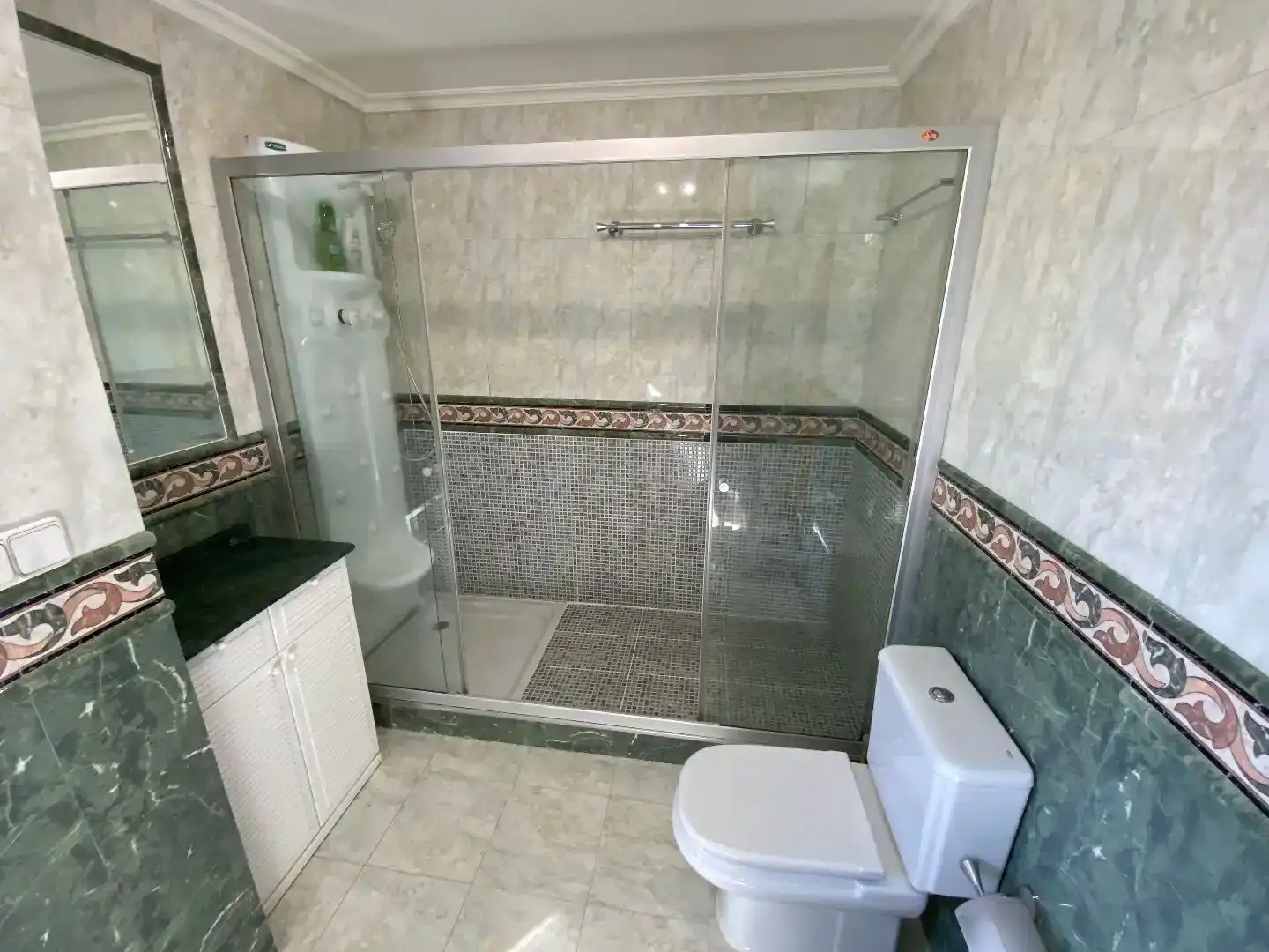 Bany de Casa o xalet en venda en Vigo  amb Piscina i Balcó
