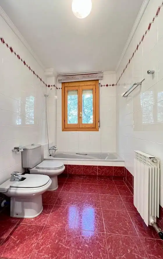 Bany de Casa o xalet en venda en Castellnou de Bages amb Jardí privat, Terrassa i Traster