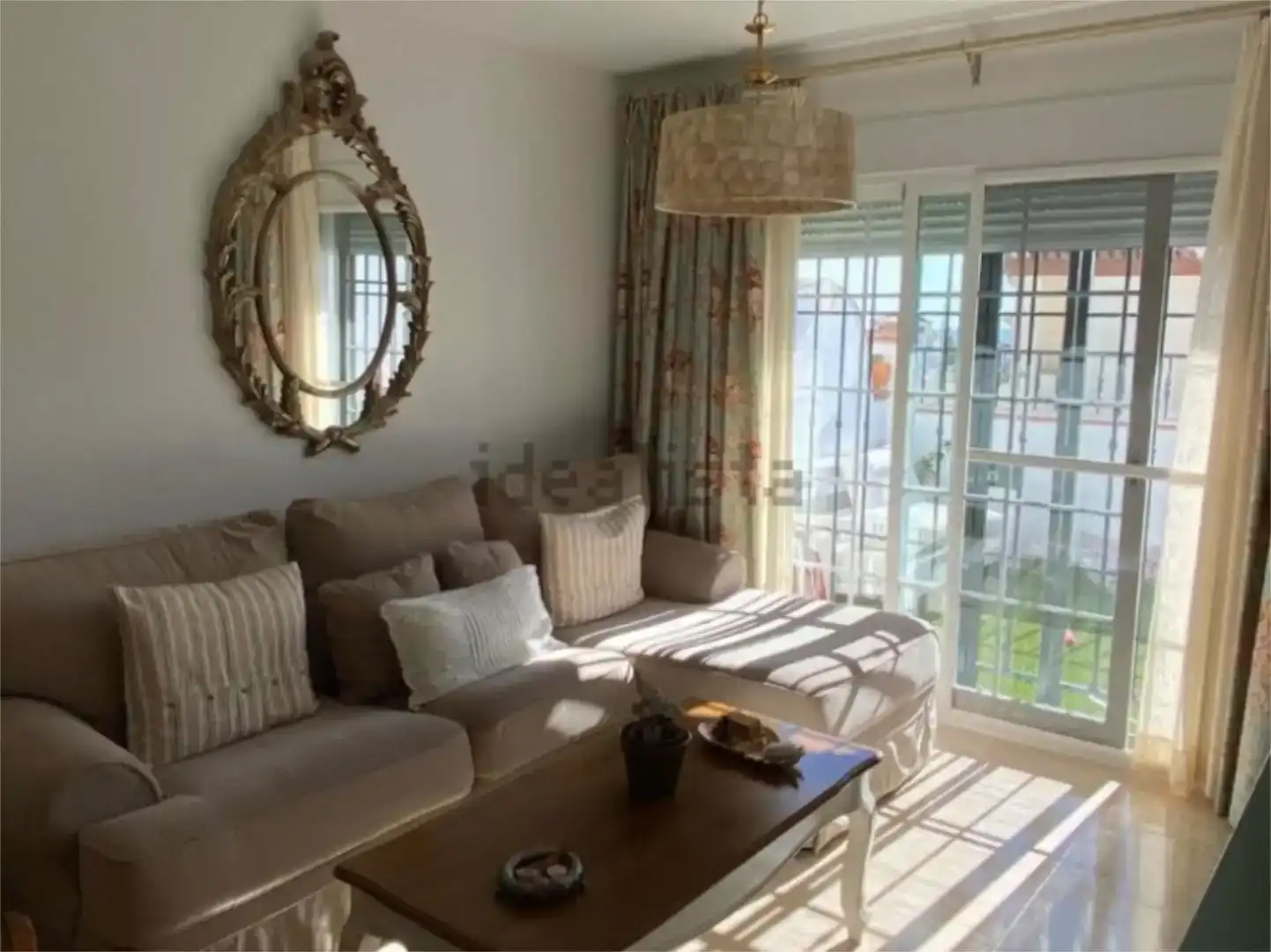 Sala de estar de Casa adosada en venta en Nerja con Aire acondicionado y Piscina