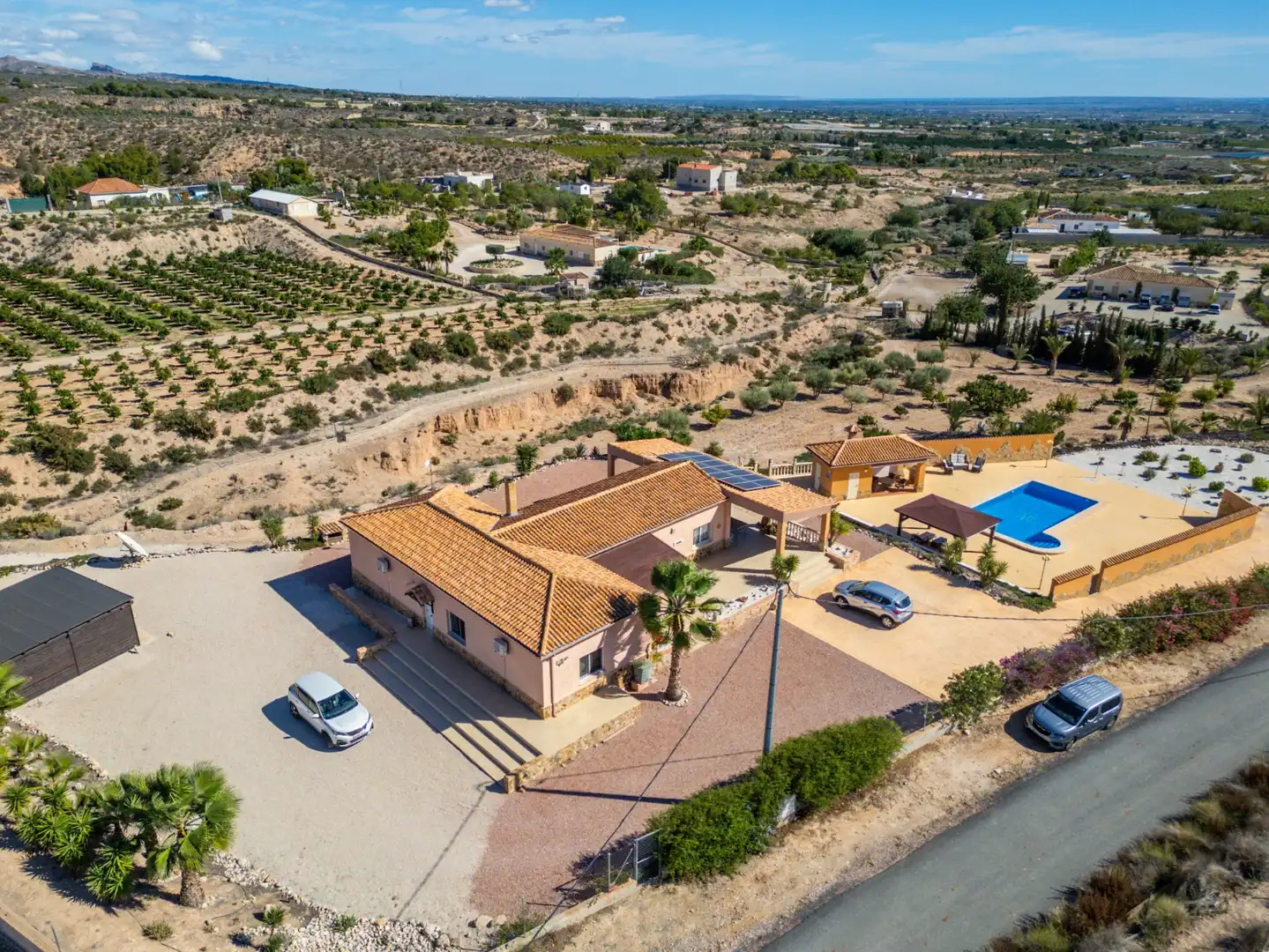 Vista exterior de Casa o xalet en venda en Albatera amb Aire condicionat, Calefacció i Jardí privat