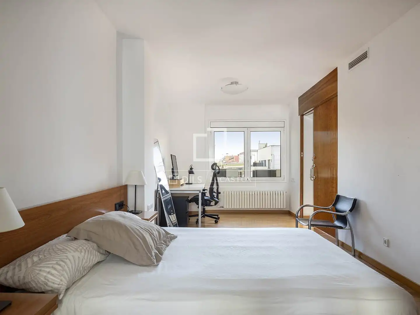 Dormitori de Àtic de lloguer en Barcelona amb Aire condicionat, Calefacció i Parquet