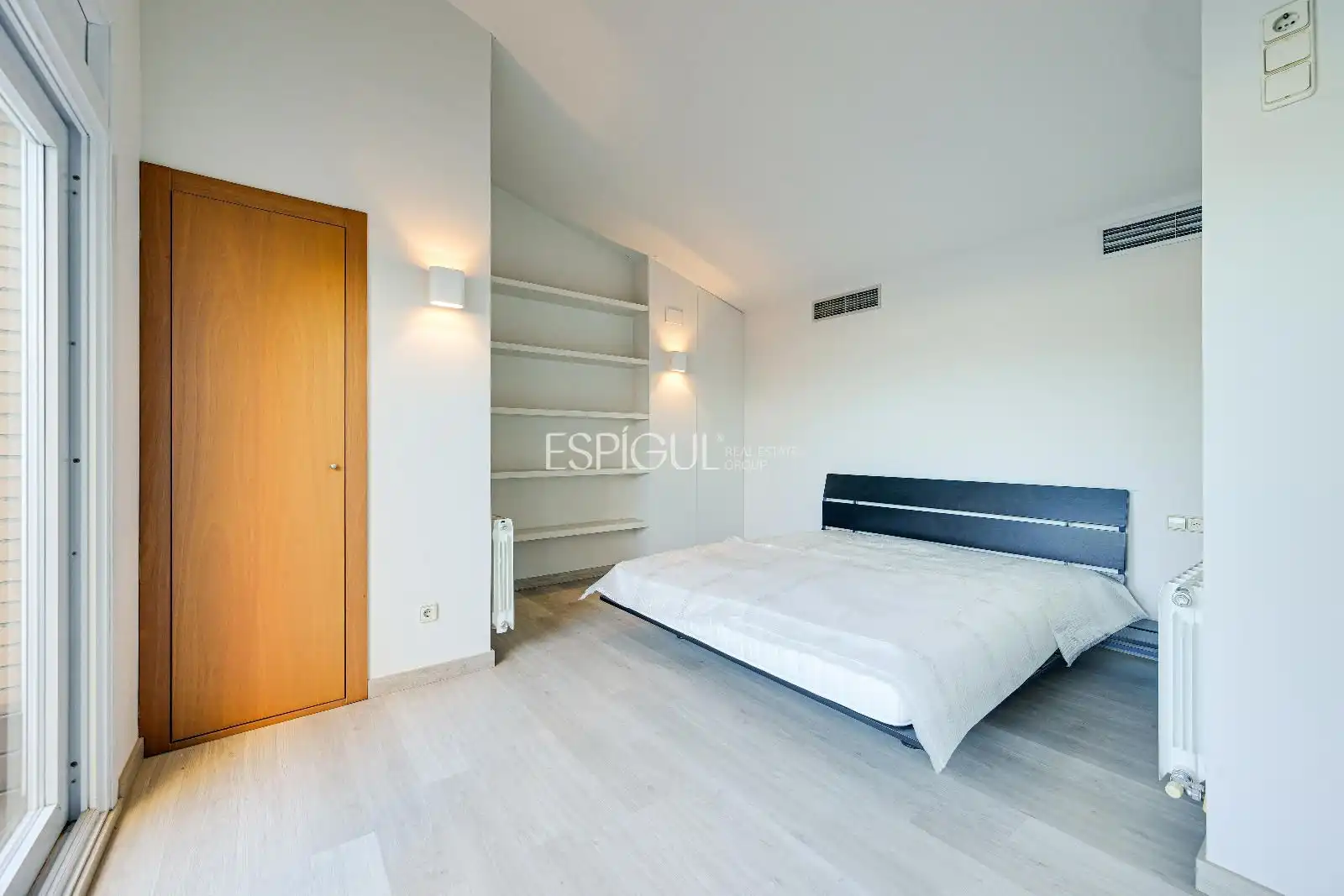 Bedroom of Attic for sale in Girona  with Air Conditioner, Heating and Terrace