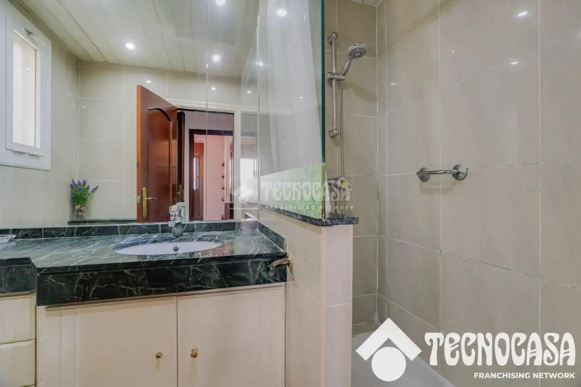 Baño de Ático en venta en Barcelona con Aire acondicionado, Calefacción y Terraza
