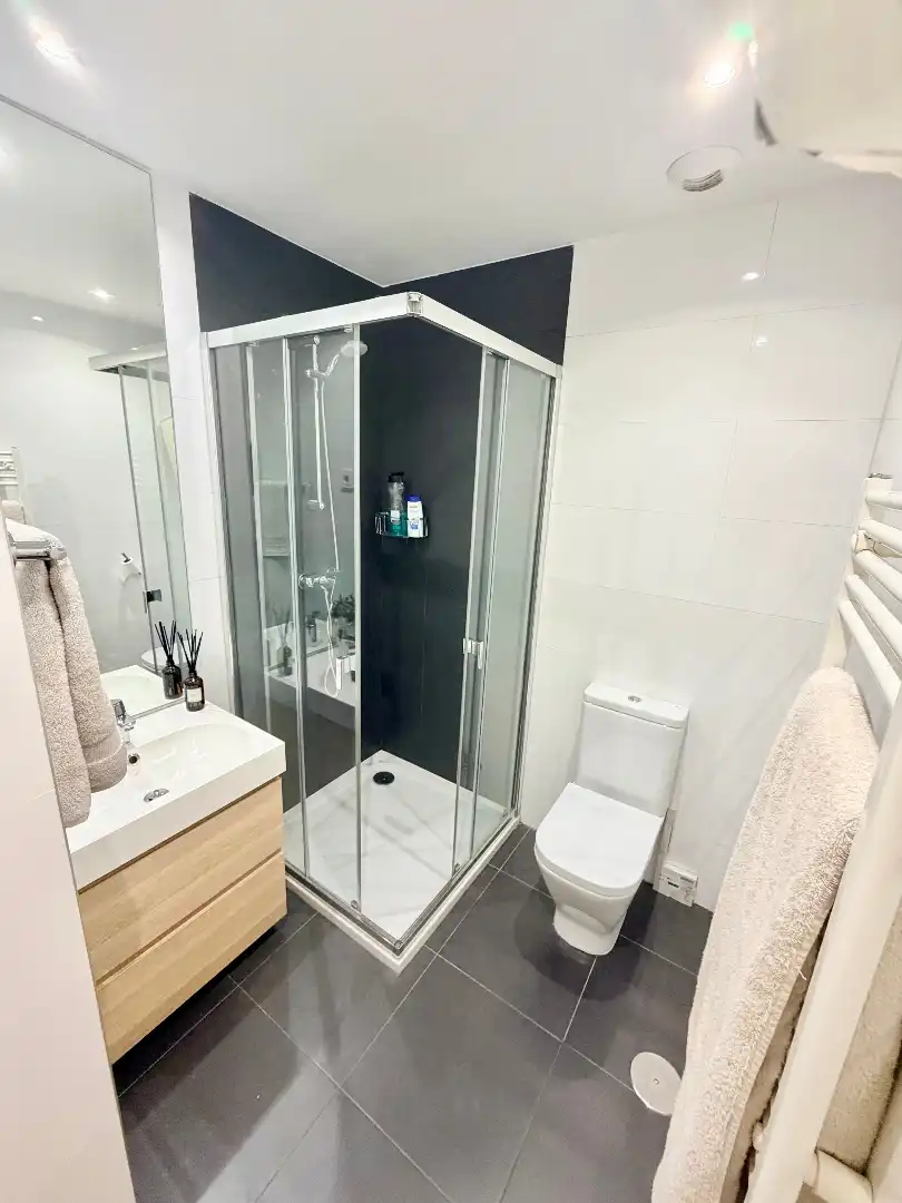 Bathroom of Flat for rent in La Moraleja  with Air Conditioner, Heating and Parquet flooring