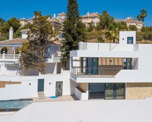 Vista exterior de Casa o xalet en venda en Torrox amb Aire condicionat i Piscina