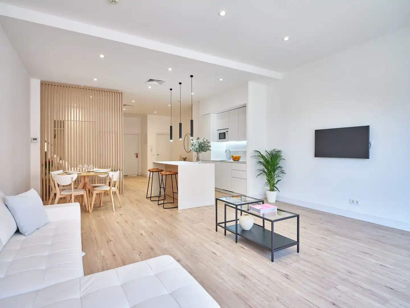 Living room of Apartments for rent in Madrid  with Air Conditioner, Parquet flooring and Furnished