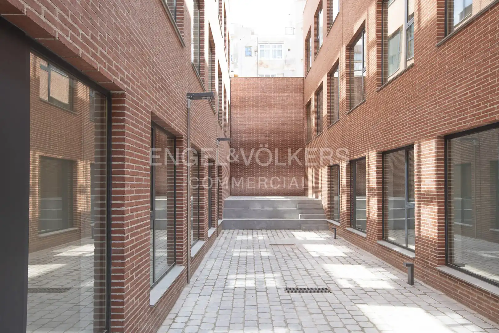 Außenansicht von Büro zur Miete in Barcelona mit Klimaanlage, Terrasse und Möbliert
