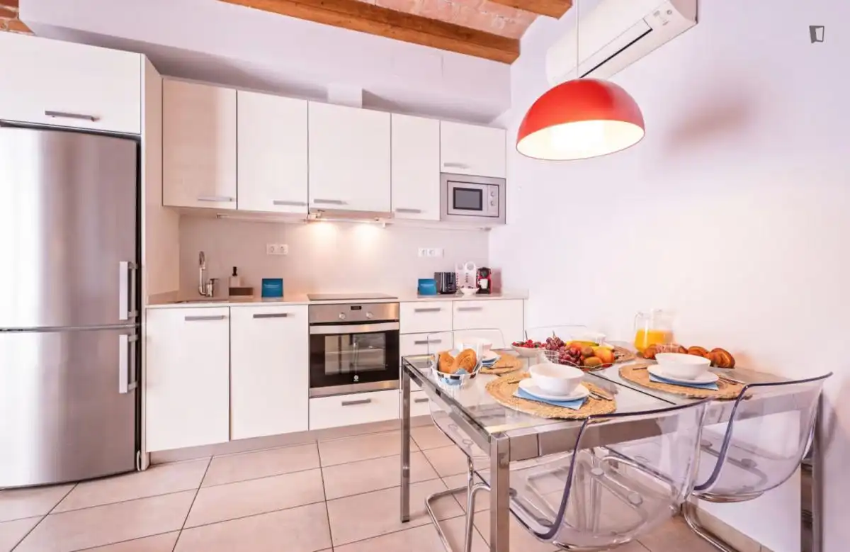 Cuina de Apartament de lloguer en Barcelona amb Aire condicionat, Moblat i Forn