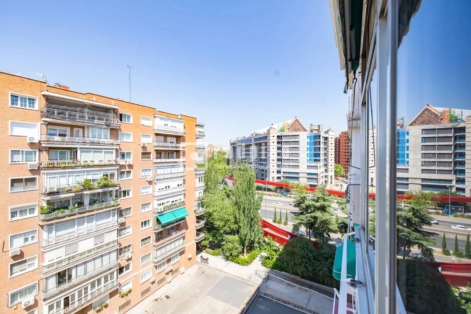 Außenansicht von Wohnung zum Verkauf in Madrid mit Klimaanlage, Heizung und Terrasse