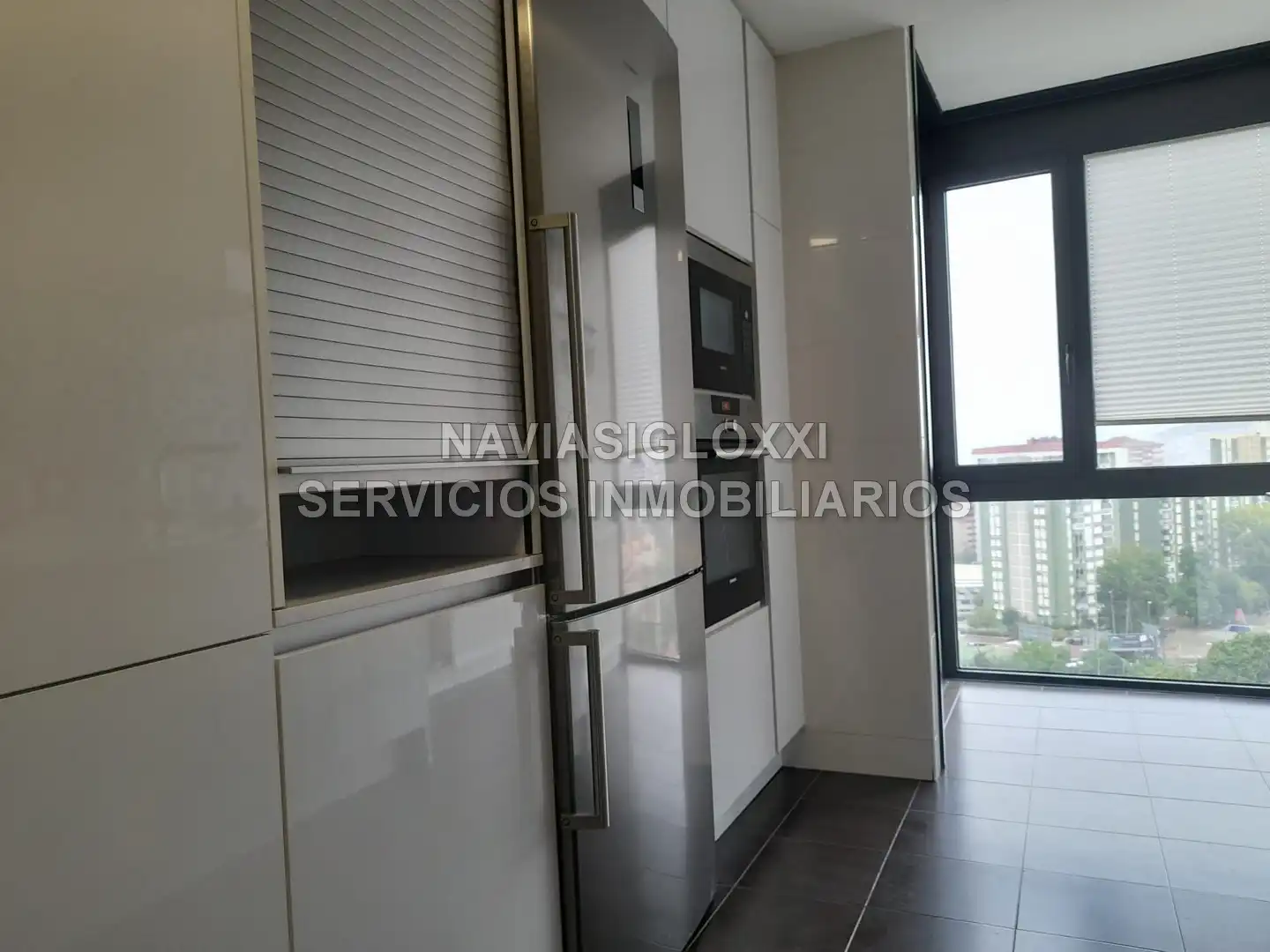 Kitchen of Flat for rent in Vigo   with Parquet flooring, Furnished and Oven