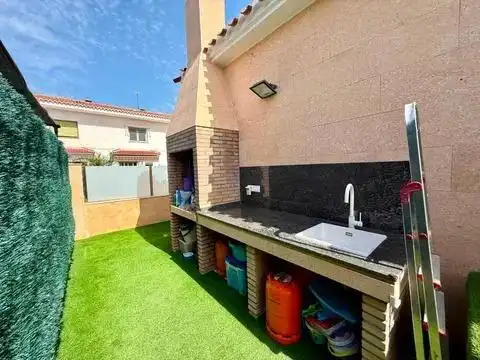 Terrassa de Casa o xalet en venda en Pilar de la Horadada