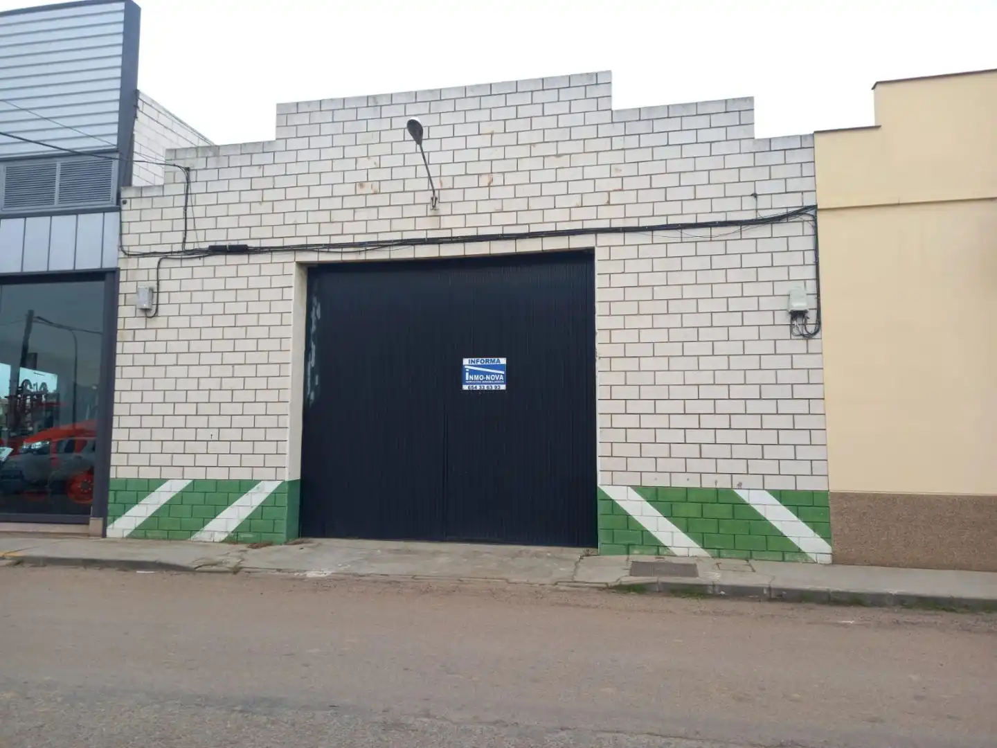 Vista exterior de Local de alquiler en Montijo