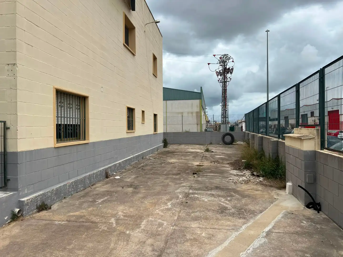 Vista exterior de Nau industrial en venda en El Real de Gandia