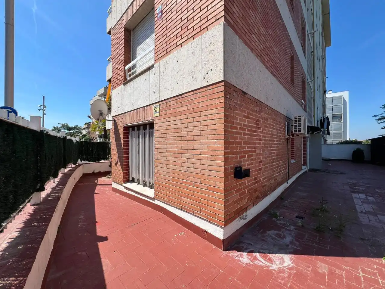 Außenansicht von Erdgeschoss zum Verkauf in Tarragona mit Terrasse