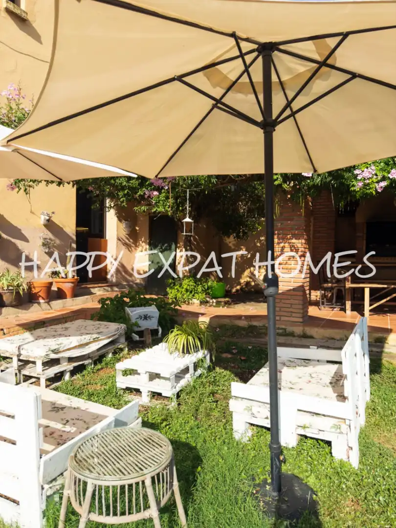 Vista exterior de Finca rústica en venda en Sant Pere de Ribes amb Calefacció, Jardí privat i Terrassa