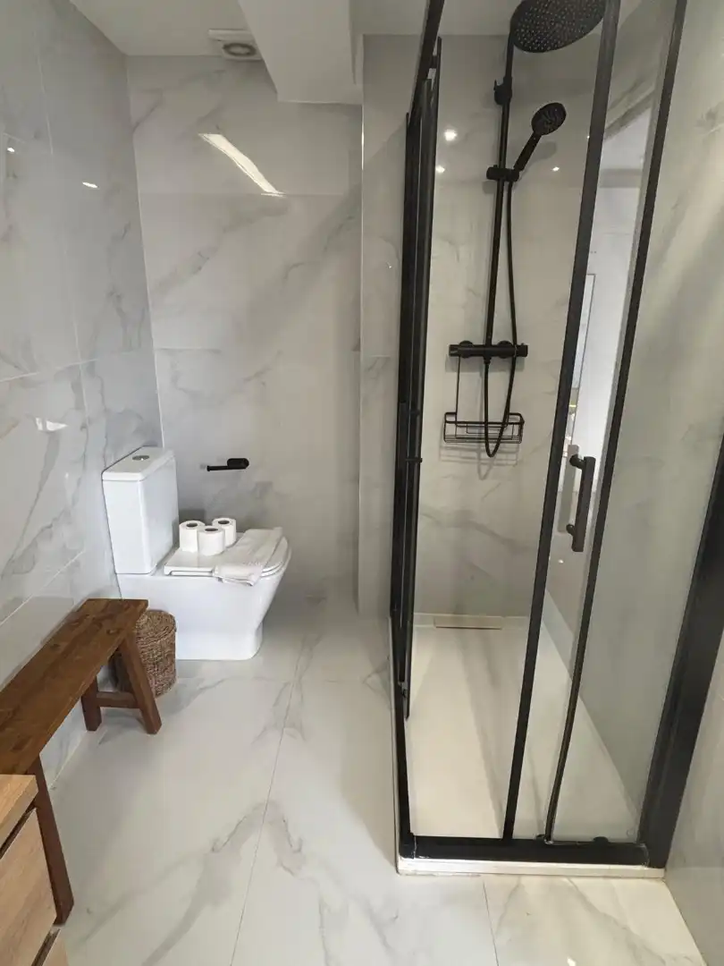 Bathroom of Flat for sale in Valencia  with Air Conditioner, Heating and Terrace